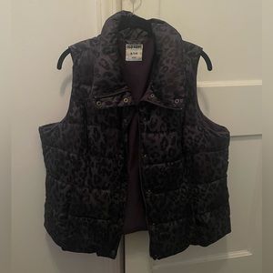 Old Navy cheetah/leopard print vest